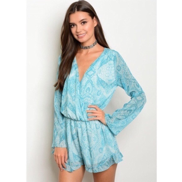 Other - 🌸last one🌸 Large dainty green blue romper.